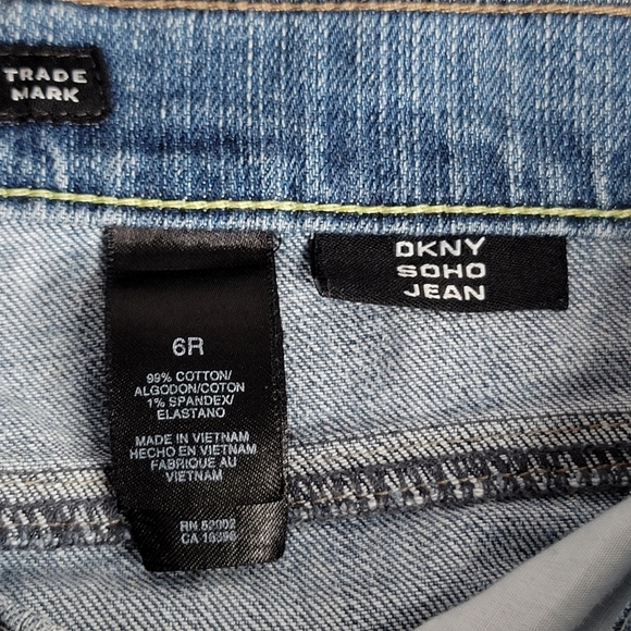 DKNY SOHO JEAN Flaired Boot Cut Light Wash Denim Jeans Women's Size 6R - Picture 12 of 16